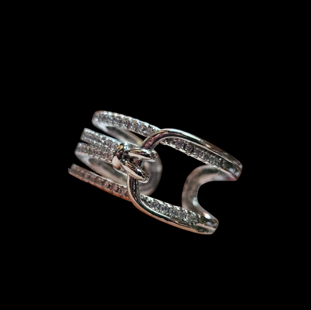 knot ring in silver with crystals